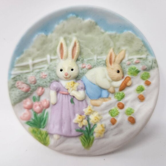 1994 Hallmark Vintage Keepsake Ornament "Gathering Sunny Memories" Collectible - Picture 1 of 8